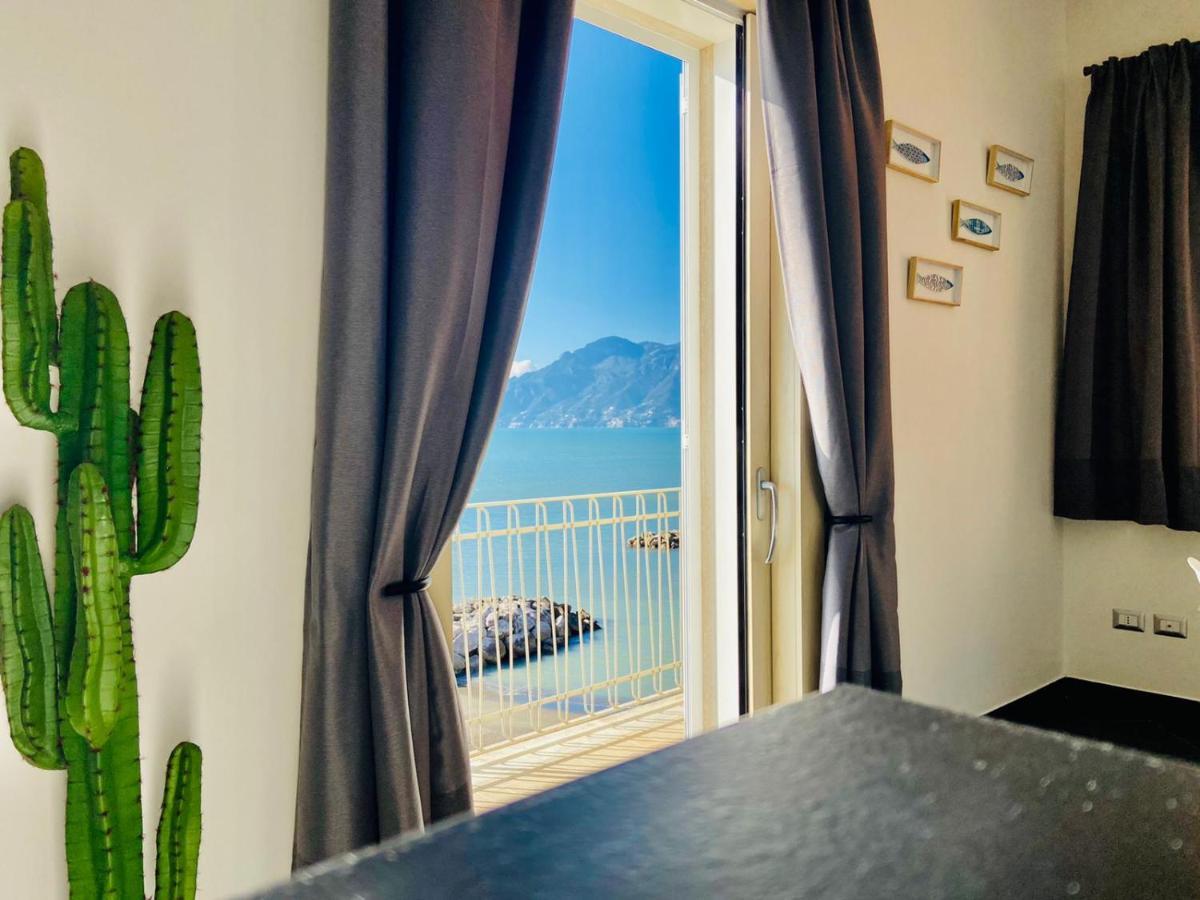 Sea View Apartment 5 Mt From The Beach Salerno Exterior foto